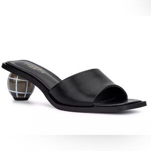 Black Torgeis Lotus Round Heels